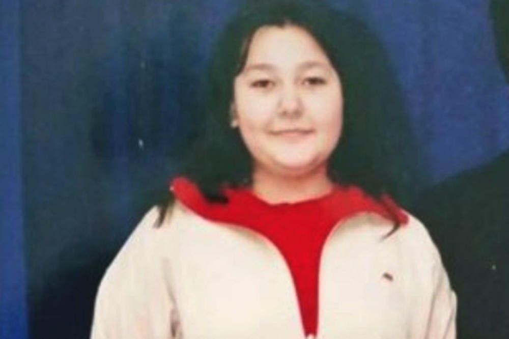 Денес е една од најатрактивните пејачки: Ретко кој ја препознава на фотографијата од детството