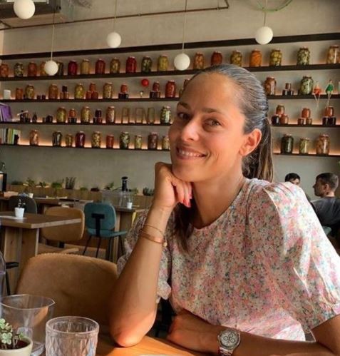 Сега знаеме од кој ја наследи убавината: Ана Ивановиќ е иста како мајка си