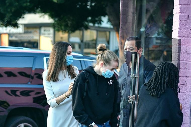 Шајло Џоли Пит ги изненади сите со промената на изгледот: Се откажа ли од промената на полот?