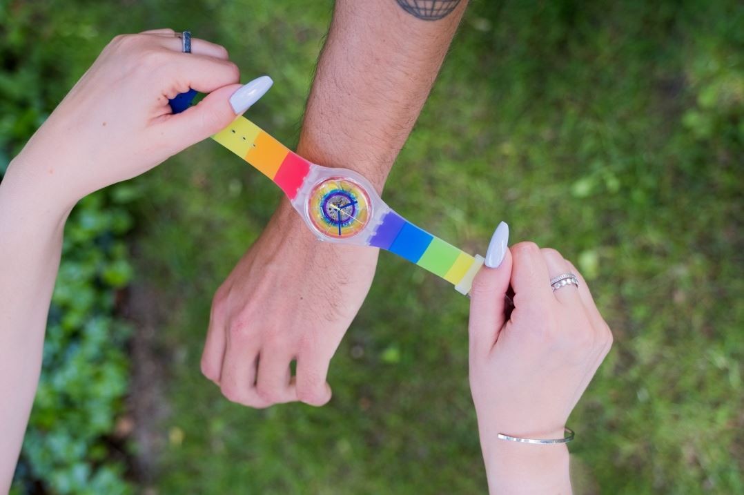 Часовник на неделата: Невообичаениот и смел „OPENSUMMER“ на Swatch