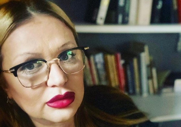 Кики те сакам колку сите зрнца во песокот: Весна Петрушевска му го честита роденденот на синот