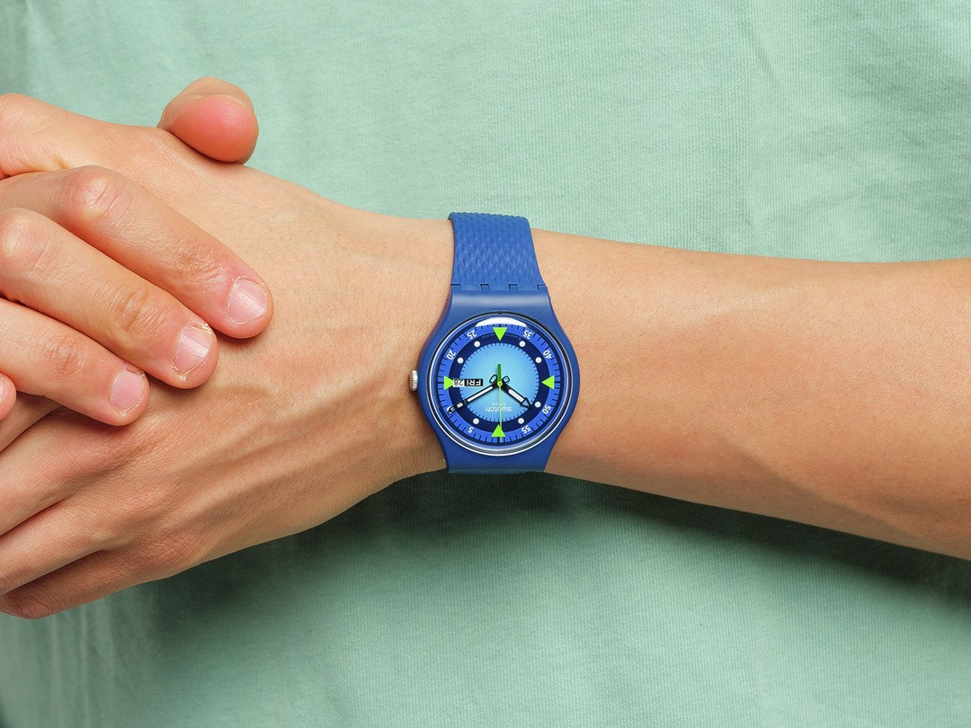 Часовник на неделата: BLUE BLEND на Swatch за оние кои се љубители на длабочите на океанот