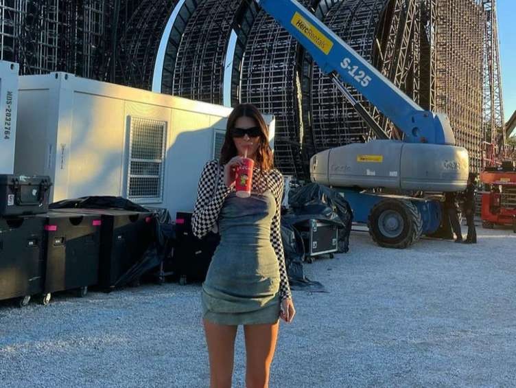 Традијата не допира до неа: Кендал Џенер со една фотка покажа дека нема срам