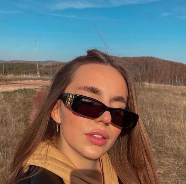 Комбо на денот: Јутјуберката Леа Станковиќ во супер опуштено, а модерно издание