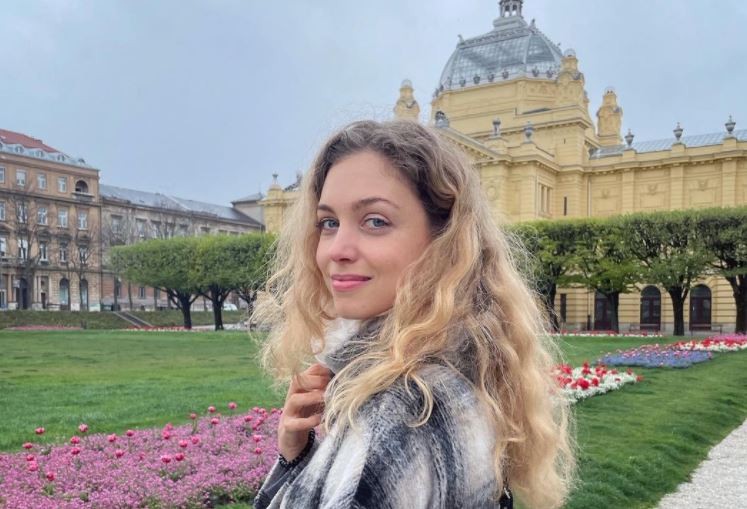Комбо на денот: Хана Хулиќ во супер комбинација за новогодишната ноќ