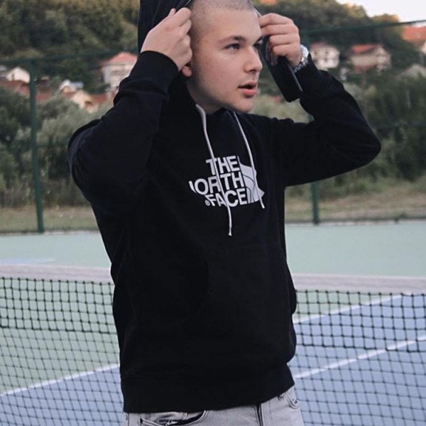 (ВИДЕО) Изведба на која Лозано би подзавидел: Дамјан од М.Каменица ја отпеа „Мајко“