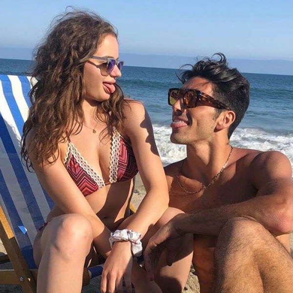 „The Kissing Booth“ зад камерата: Дали Џои Кинг и Тејлор Захар Перез се во врска?