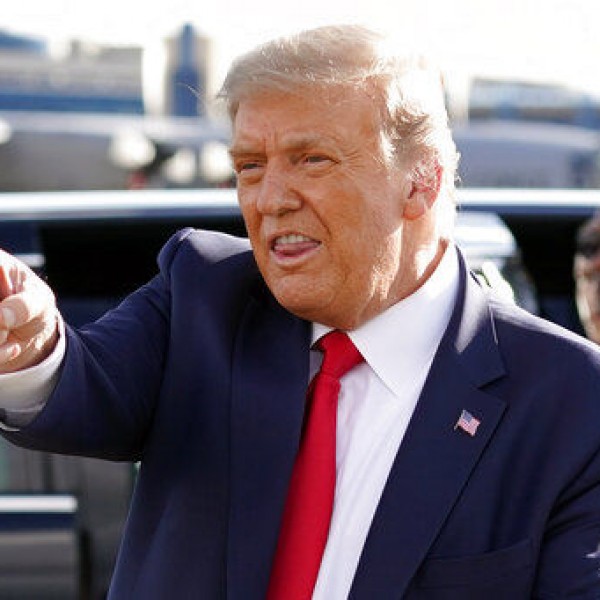 ХИТ видео: Доналд Трамп објави компилација од неговото интересно танцување