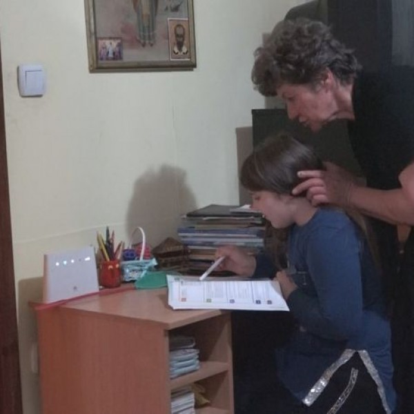 Живеат од 6.000 денари: Малата Бојана ја удри кола, а починати ѝ се и родителите