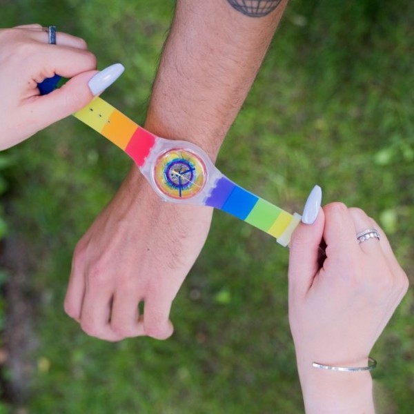 Часовник на неделата: Невообичаениот и смел „OPENSUMMER“ на Swatch