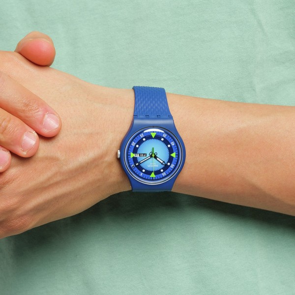 Часовник на неделата: BLUE BLEND на Swatch за оние кои се љубители на длабочите на океанот