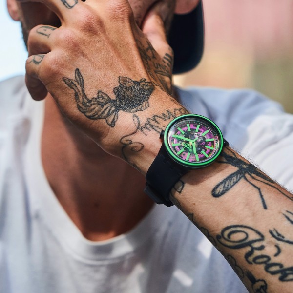Часовник на неделата: PINK TASTE на Swatch ќе ве однесе во нова димензија