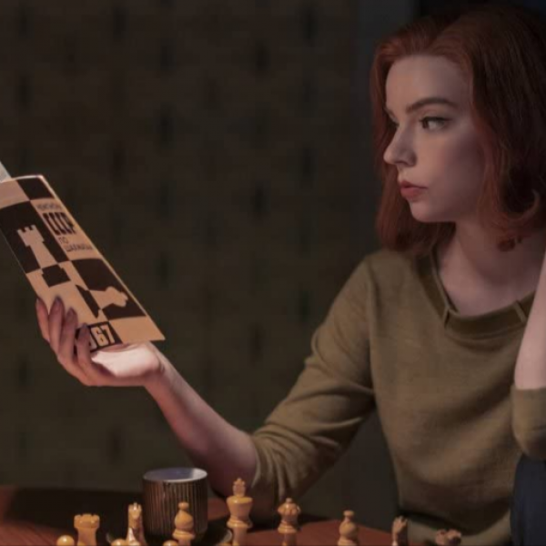 Ѕвездата на популарната серија „The Queen's Gambit“ нема свој дом: Моментално работи на тоа