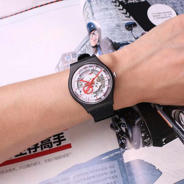 Часовник на неделата: Едноставниот дизајн на SILIBLACK на Swatch ќе ве освои на прва