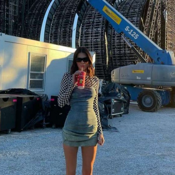 Традијата не допира до неа: Кендал Џенер со една фотка покажа дека нема срам