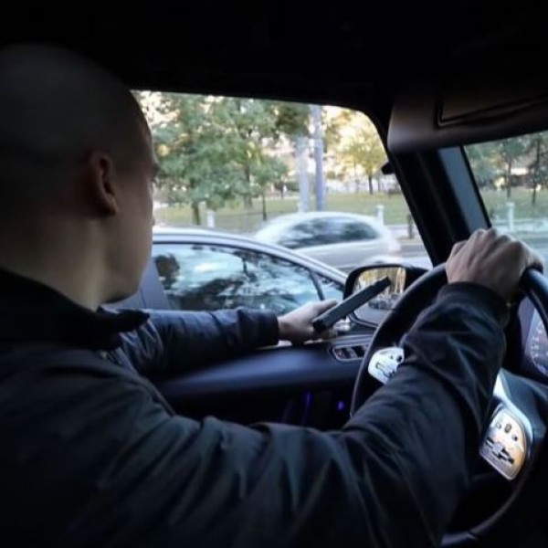 Бака Прасе мавташе со пиштол по улица: Облечен во црно плашеше луѓе и снимаше полицајци