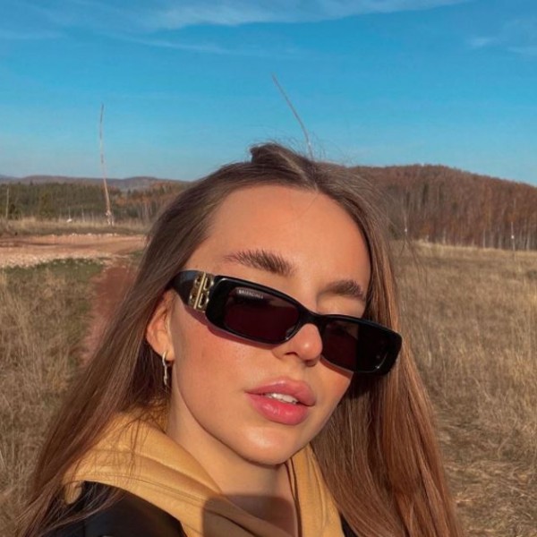 Комбо на денот: Јутјуберката Леа Станковиќ во супер опуштено, а модерно издание