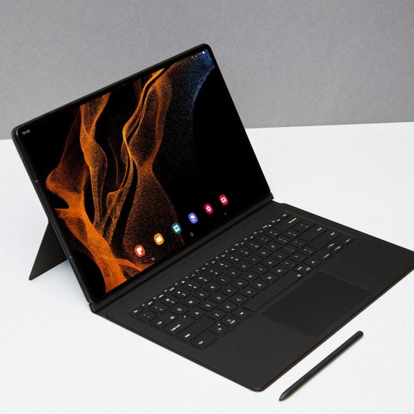 Samsung Galaxy Tab S8 серијата поставува нови стандарди: најголемиот, најхрабриот и најразновиден Galaxy таблет досега
