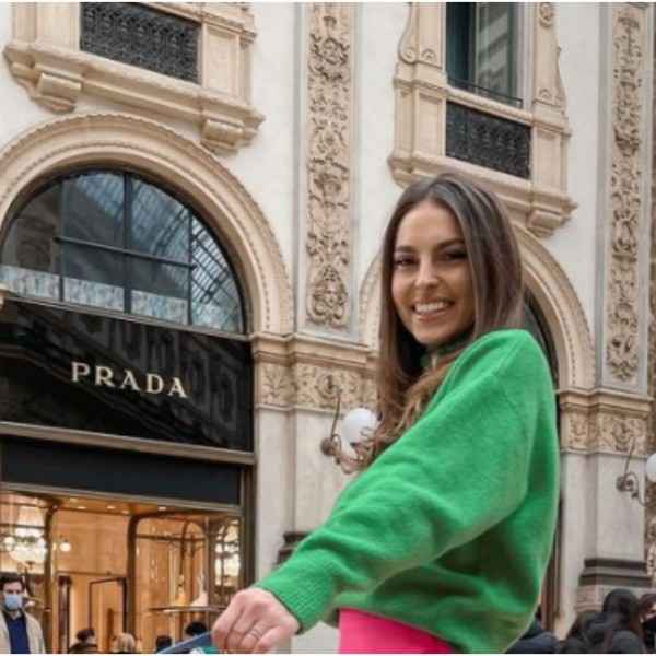 Комбо на денот: Џејла Рамовиќ блесна во Милано, во храбар аутфит