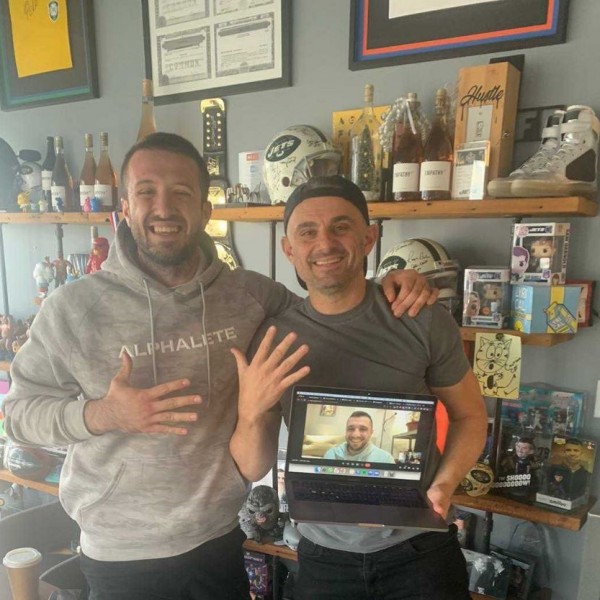 Кои се дечките што се сретнаа со познатиот Gary Vaynerchuk?