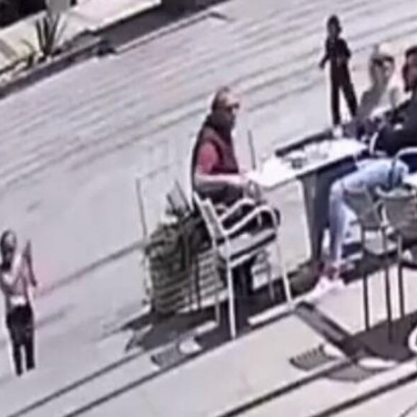 Страшно видео кружи на Интернет: Две деца за малку ќе го изгубеа животот на страшен начин