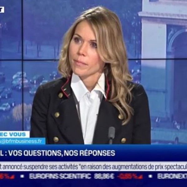 Совршениот стил го наследи од мајка ѝ, секогаш беше покрај неа: 3 совршени комбинации во режија на ќерката на Брижит Макрон (ФОТО)