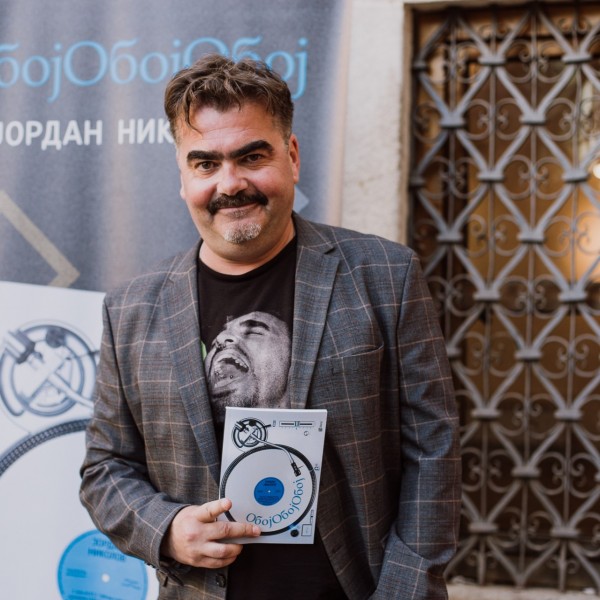 Јордан Николов: Книгата „ОбојОбојОбој“ е мојата книжевна плоча, со раскази како музички секвенции