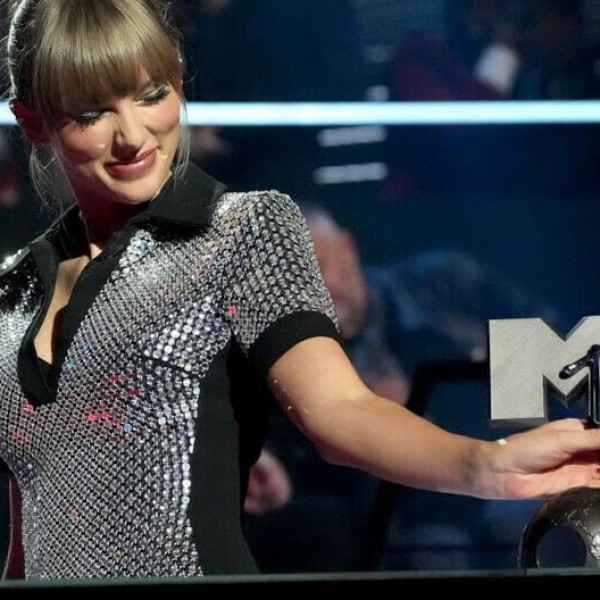 Се одржа доделувањето на наградите MTV EMA: Кој ја има песната на годината и зошто обожавателите на една се многу лути?